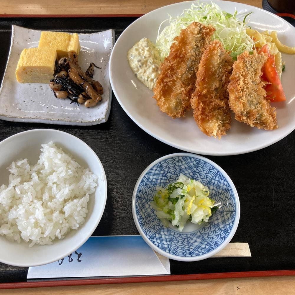 やじろべえ食堂