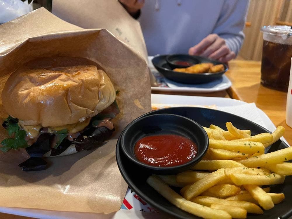 BURGER and CAFE MATSURI