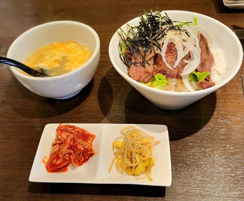 炭火焼肉エイト