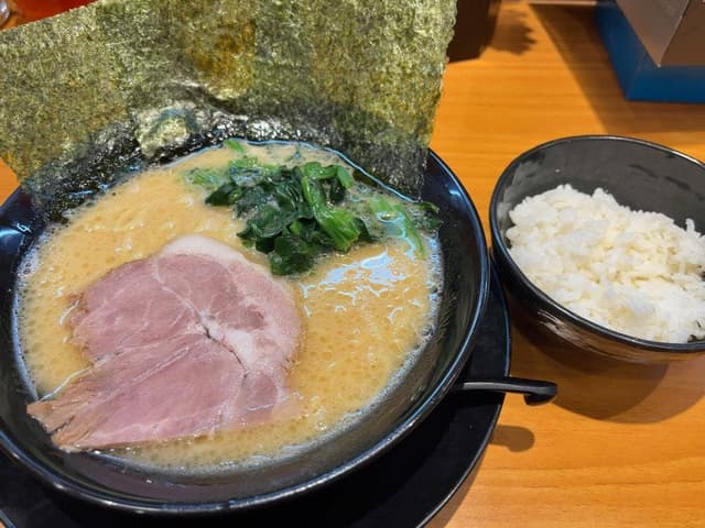家系ラーメン 頂㐂家 阪急伊丹店 - サブ画像1
