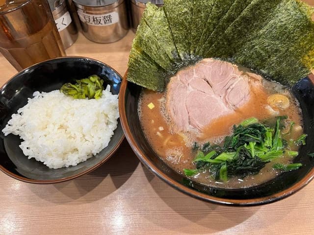 横浜家系ラーメン 武虎家 尾山台店 - サブ画像2
