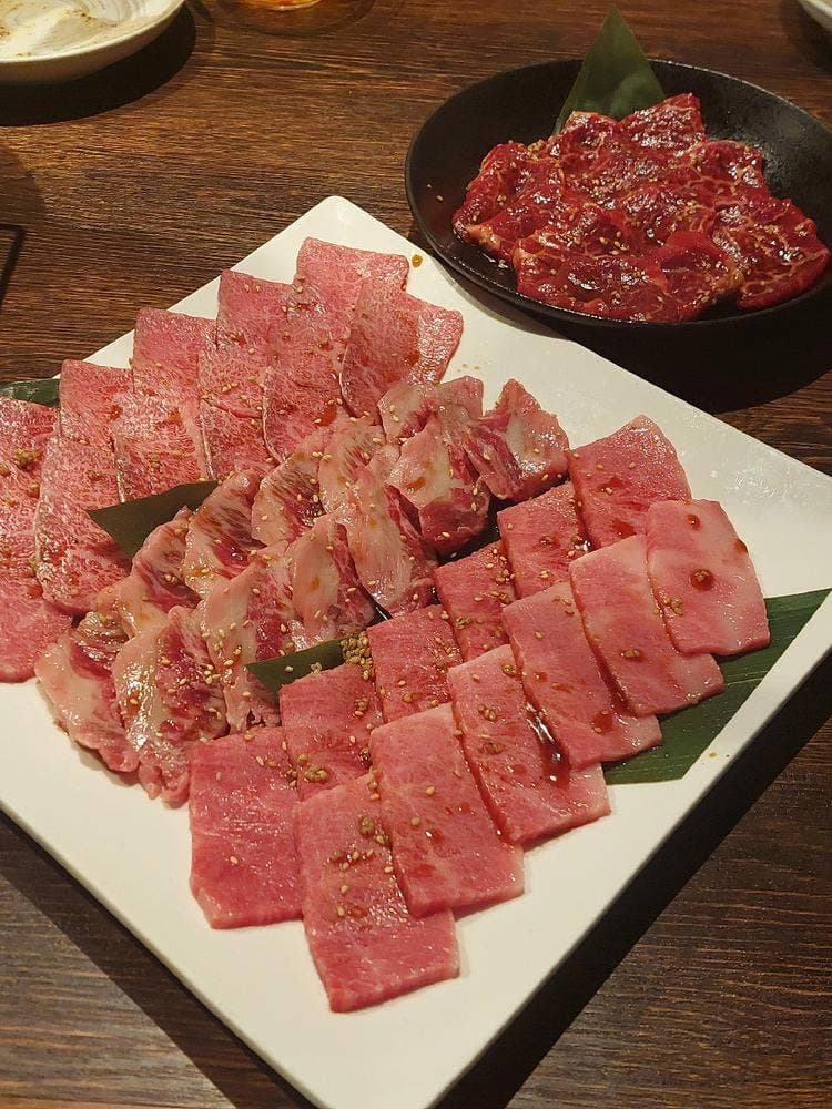 炭火焼肉 肉人 岩田店