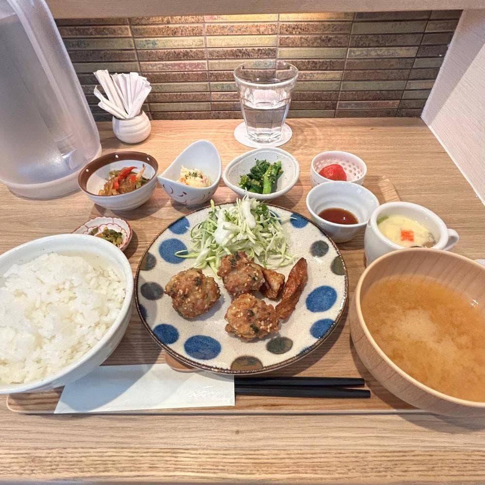 ごはんや ひるの。