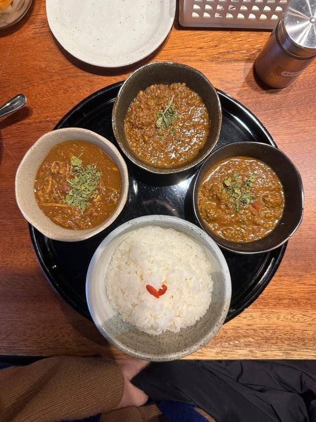 麻布十番 薬膳カレー 新海 本店 - サブ画像1