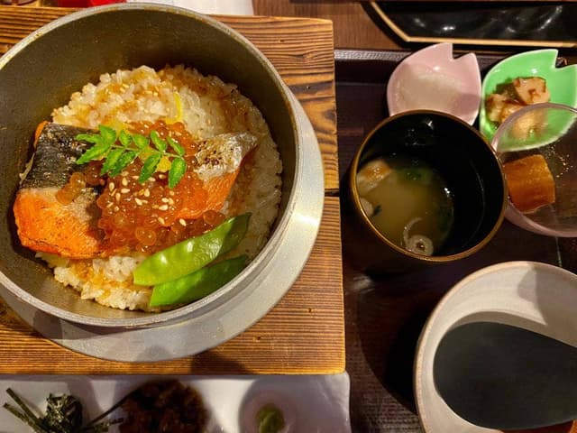 御苑茶屋ZUZU 新宿御苑前店 - サブ画像1