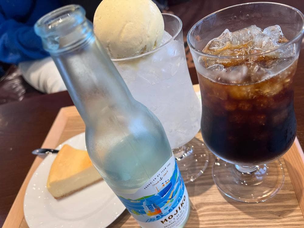 Cruise Cafe Canal