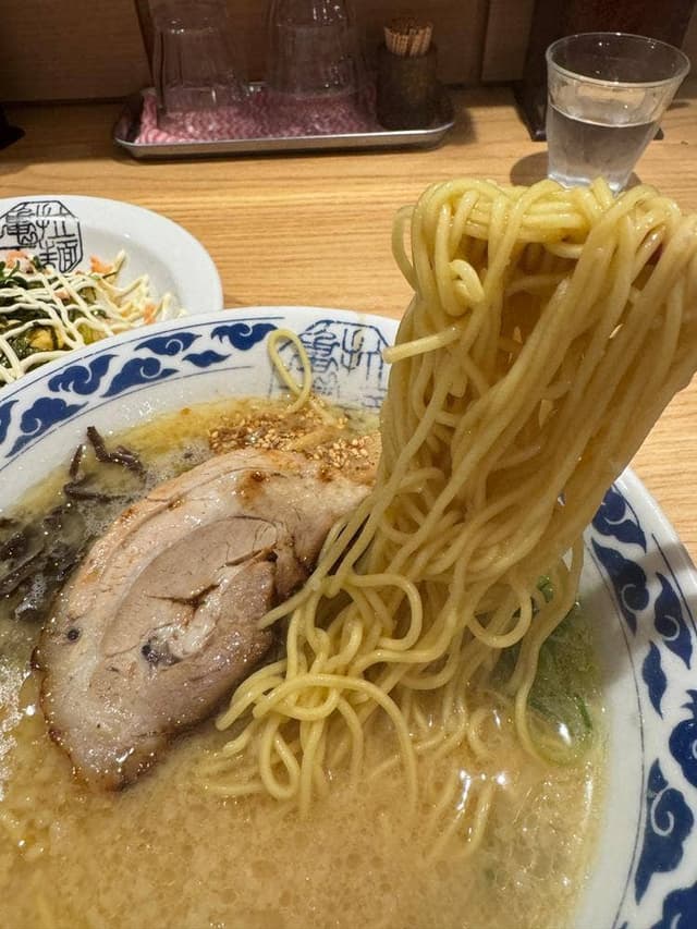 九州らーめん亀王 JR新大阪駅店 - サブ画像2