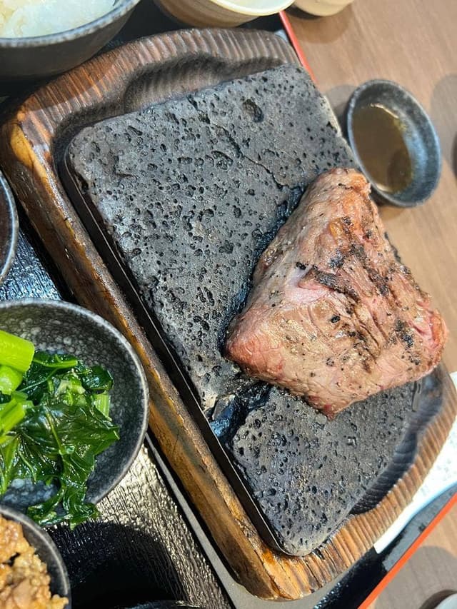 感動の肉と米 稲沢下津店 - サブ画像1