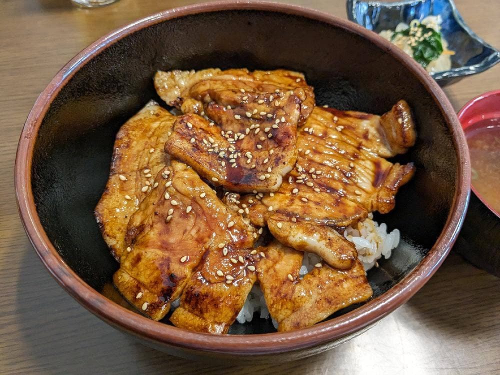 豚丼 大手門 4条通店