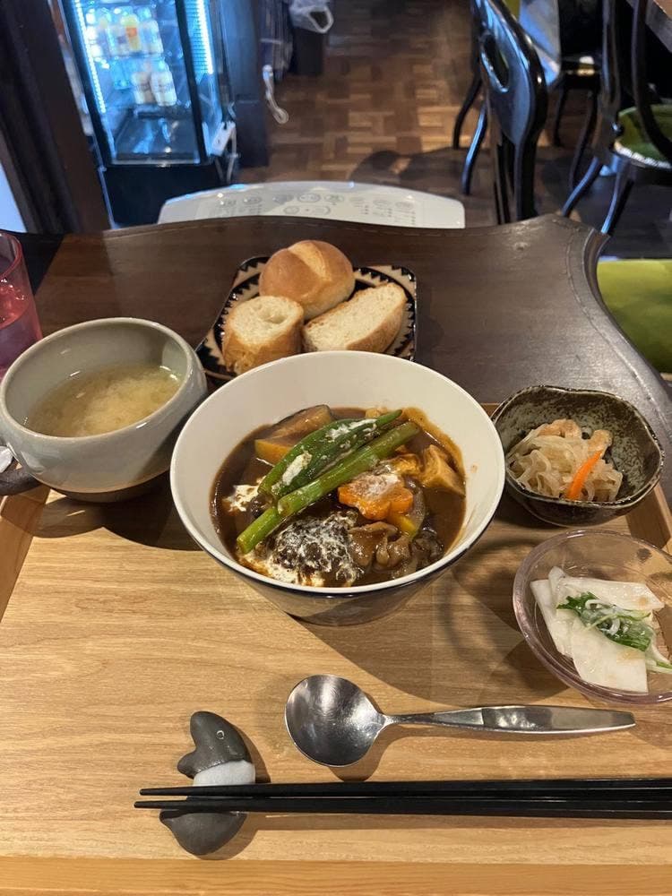 ばく食堂