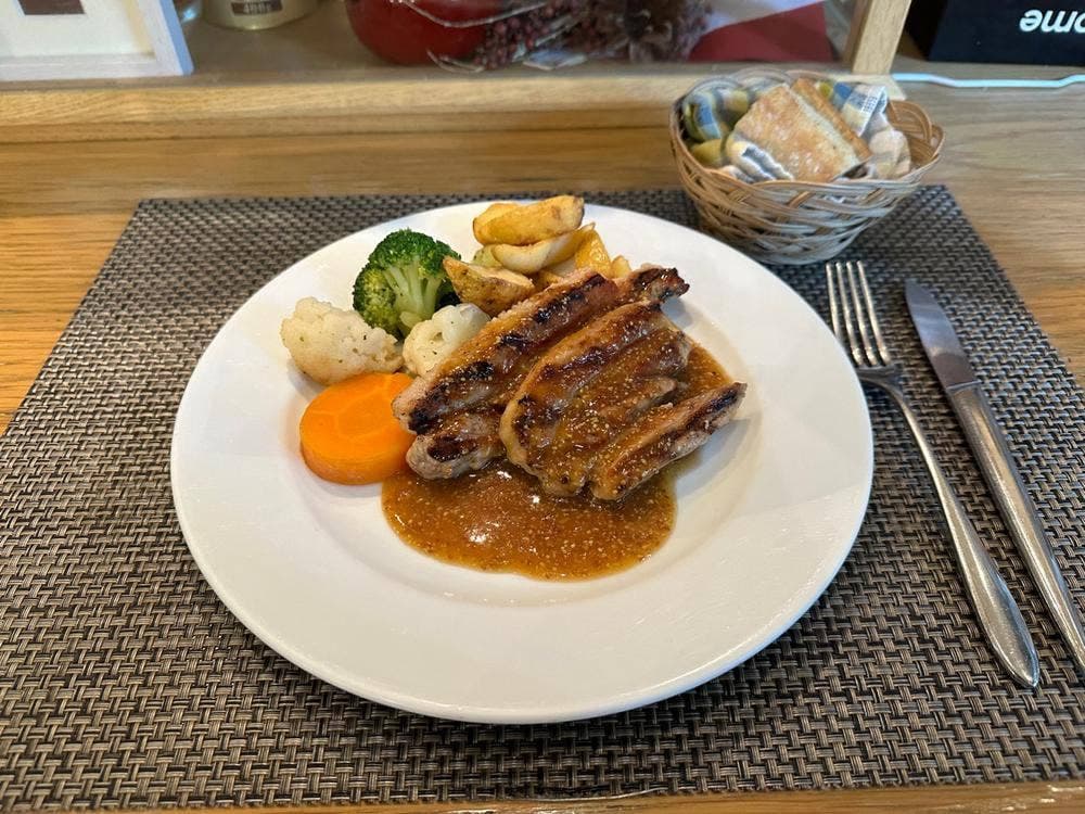 BEEFTRO by La Coccinelle