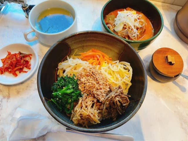 ホルモン&焼肉 絵のある街 赤羽店 - サブ画像1