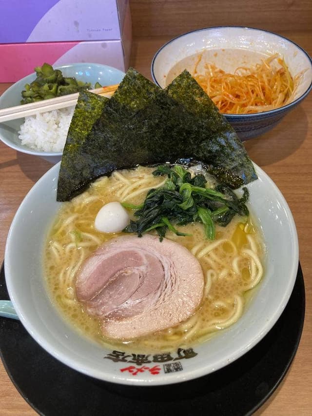 横浜家系ラーメン 町田商店 仲町台店 - サブ画像1