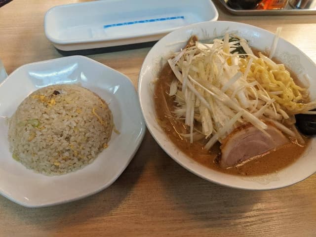 らーめん ともや 昭和町店 - サブ画像2