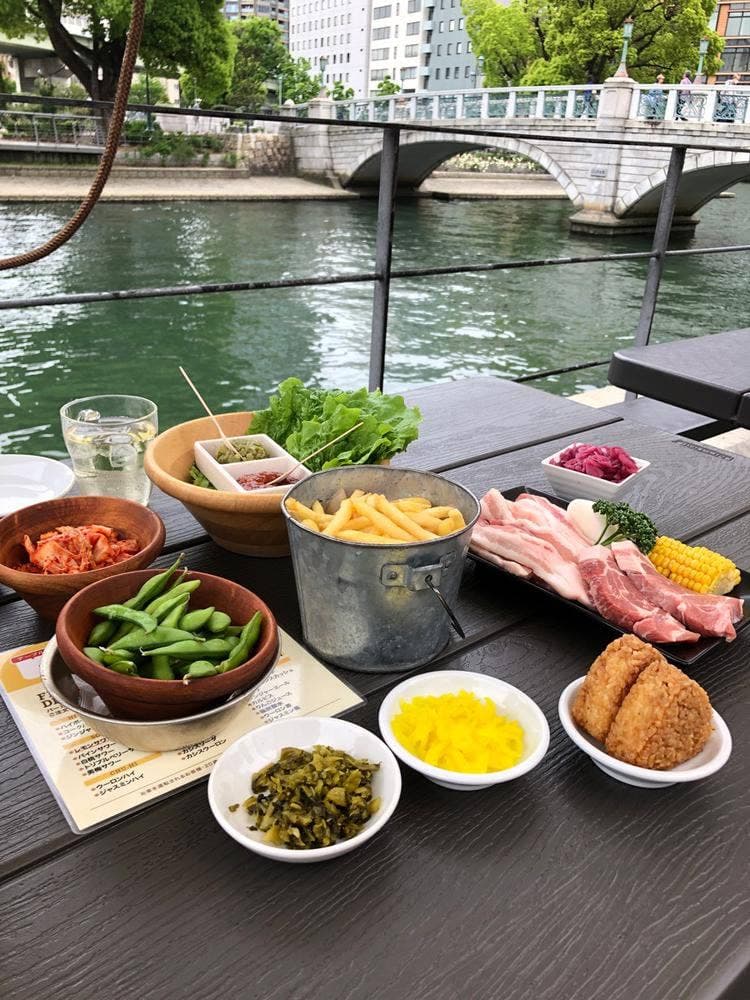 “R”RIVERSIDE GRILL&BEER GARDEN