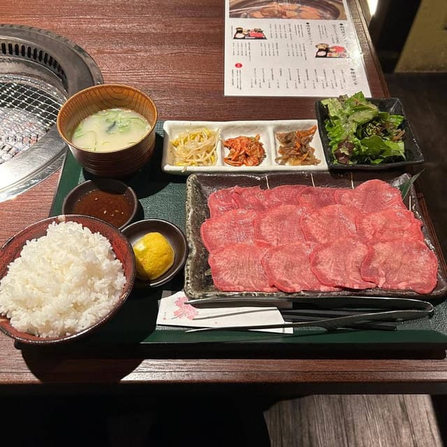牛タン焼肉 本町肉倶楽部 tongue be たんべえ - サブ画像1