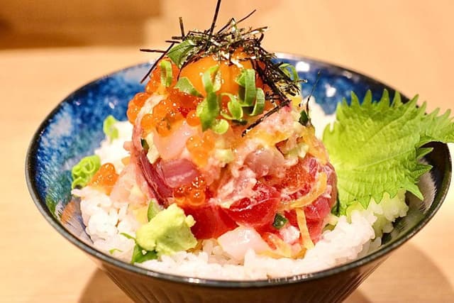 伏見のランチは海鮮丼 - サブ画像1