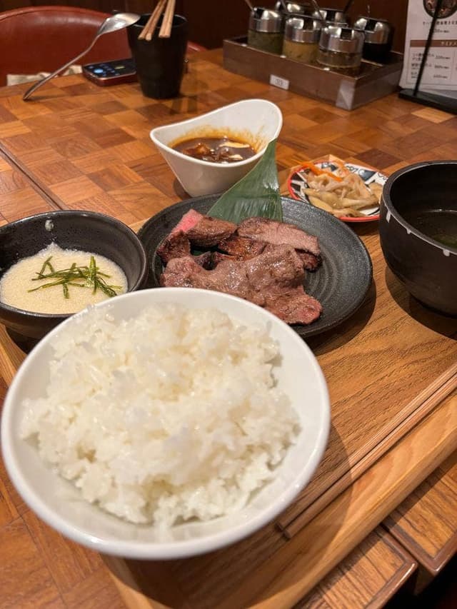 牛たん伊地知 五反田東急スクエア店 - サブ画像1