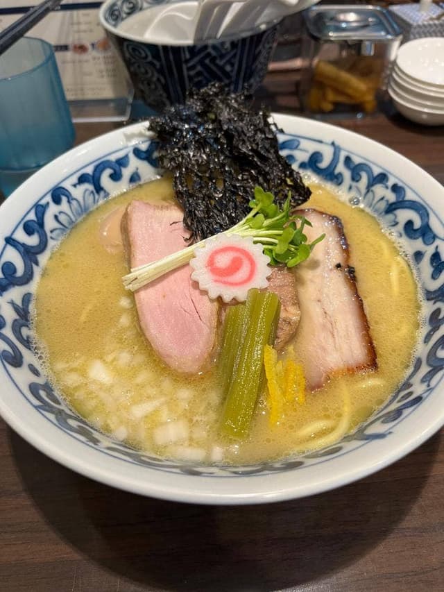名物よだれ鶏と濃厚鶏白湯麺 MATSURIKA - サブ画像2