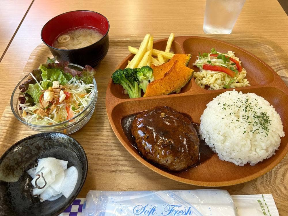 公園のカフェ みわ