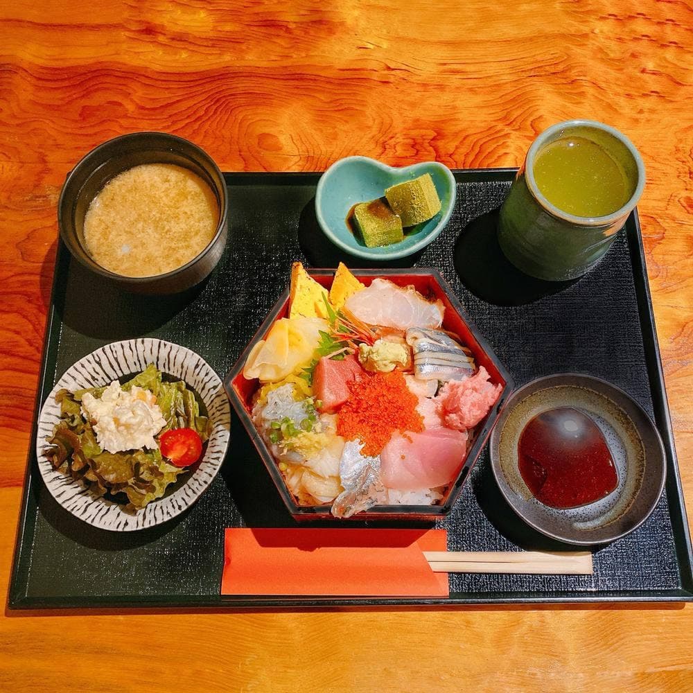 鮨居酒屋 みかづき