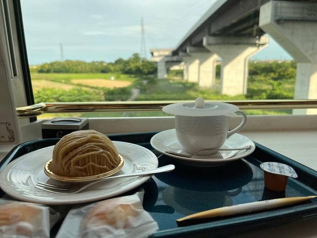観光特急 しまかぜ カフェ車両 - サブ画像1
