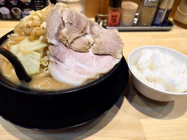 家系ラーメン頂㐂家 阪急三国店 - サブ画像1