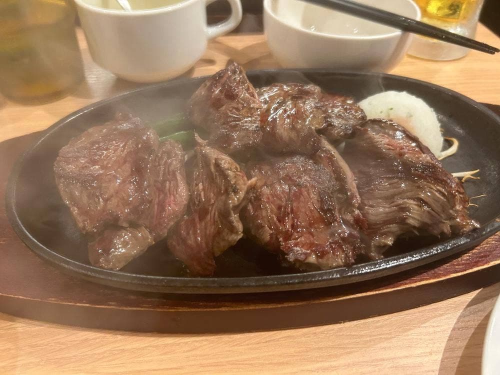 ステーキファイブと寿司六 大阪駅前第3ビル店