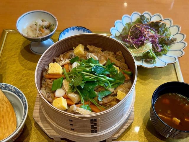 明治記念館 ラウンジ kinkei - サブ画像1