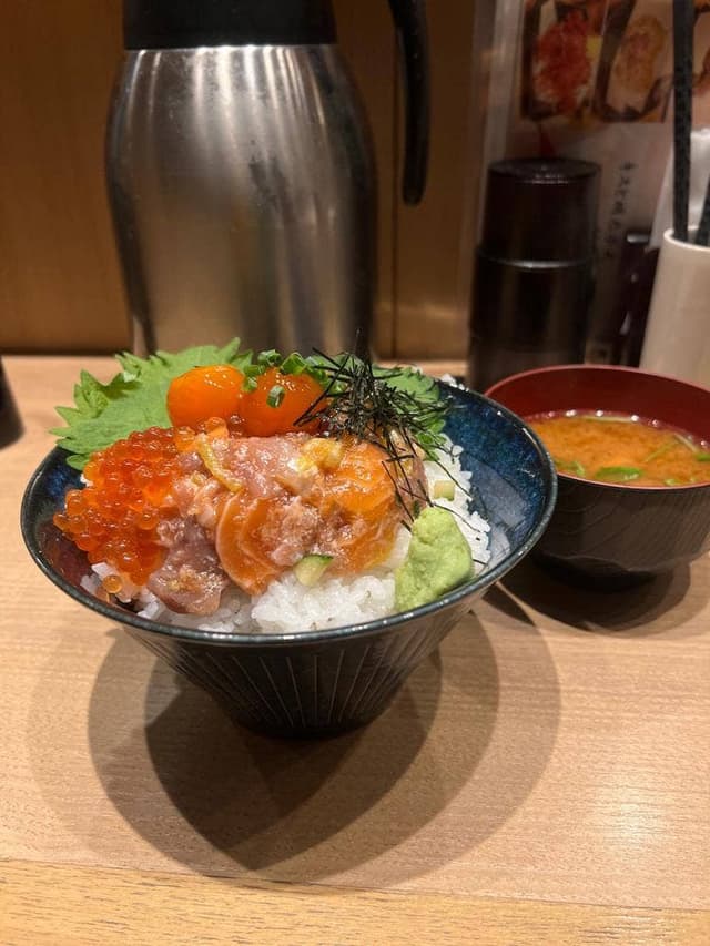 伏見のランチは海鮮丼 - サブ画像2
