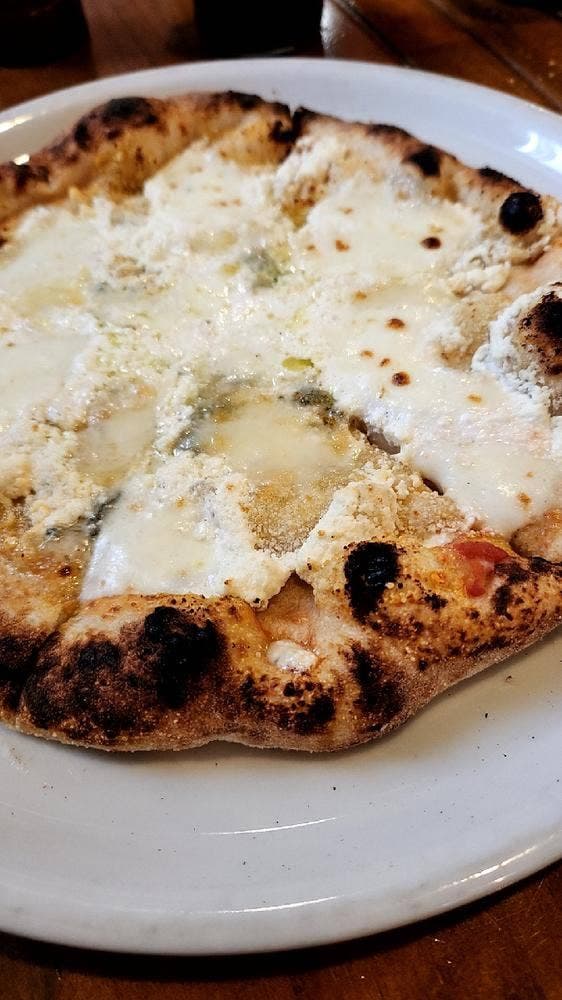 ナポリピッツァ研究所イルフォルノドーロ