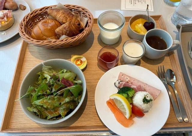 SOMEWHERE RESTAURANT & BAR - サブ画像1