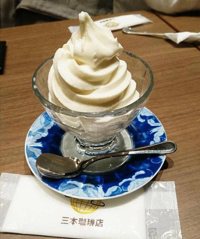 三本珈琲店 新千歳空港 国内線店 - サブ画像1