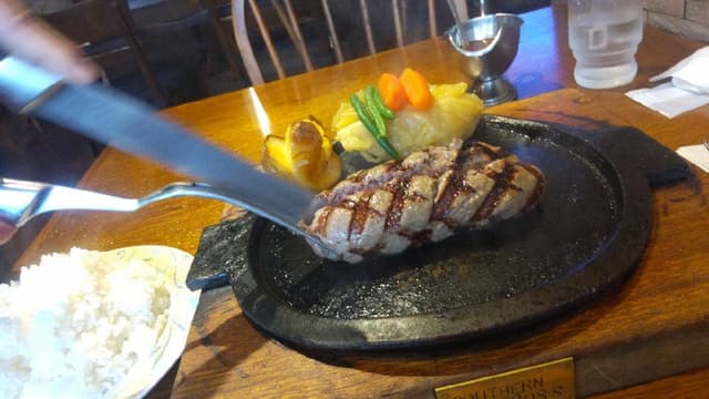 シャーロックホームズ 町田金井店 - サブ画像1