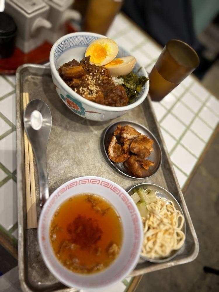 台湾の味 魯肉飯と魚介系 担担麺専門店 魯担