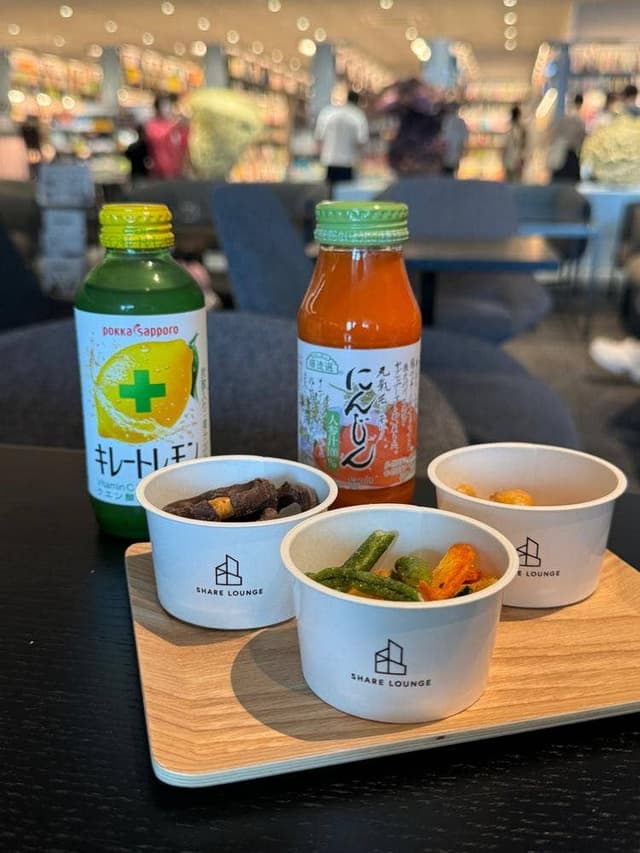 SHARE LOUNGE TSUTAYA BOOKSTORE 渋谷サクラステージ - サブ画像1