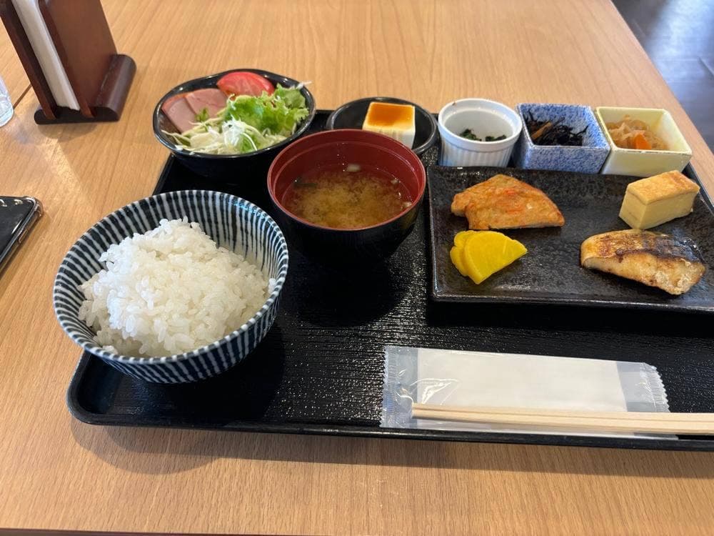 Hotel & Renta Car 660 駅裏食堂