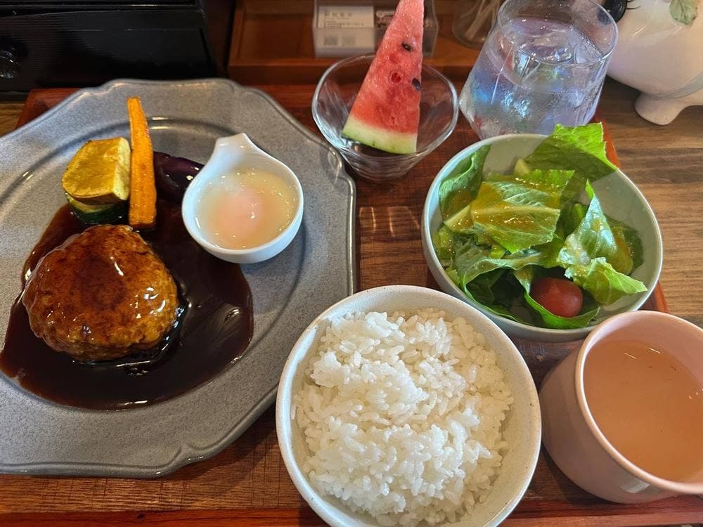 炭火焼きハンバーグ 狼なんかこわくない 琴似店