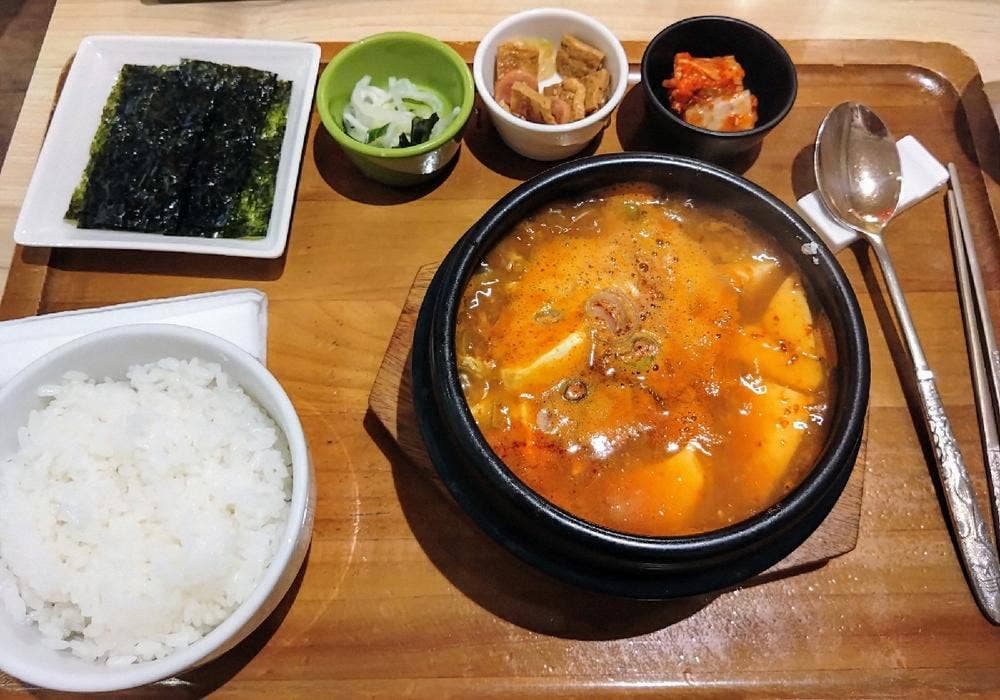 チゲ料理&韓国鉄板HIRAKU