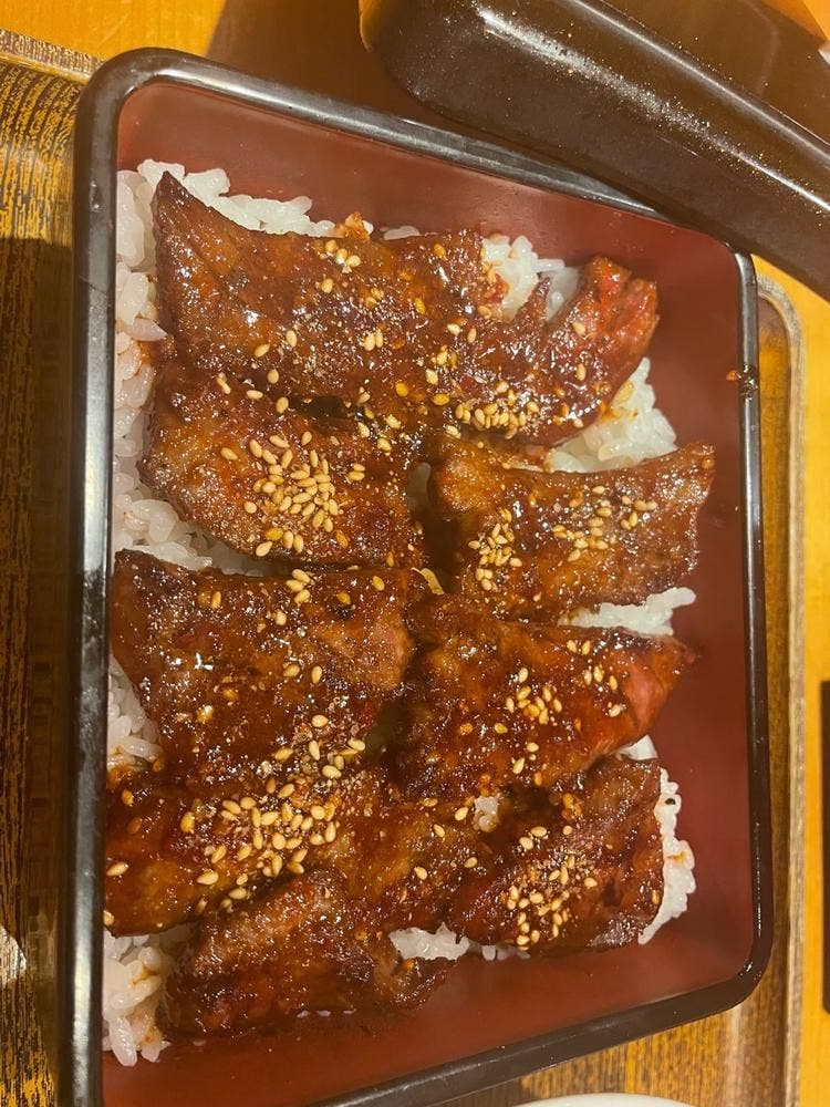 精肉屋の焼肉丼おぼや 元町店