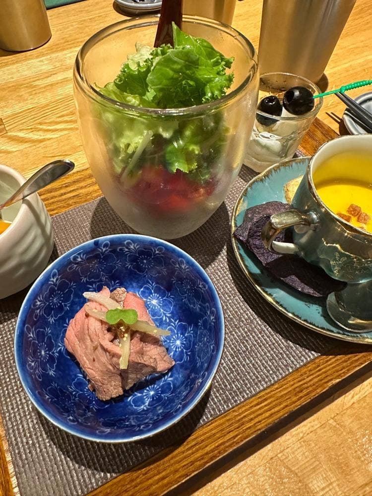 RESTAURANT MAMA.