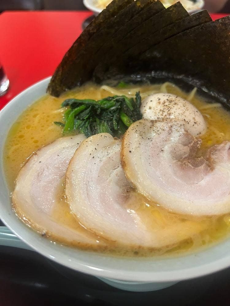 横浜家系ラーメンかすたむ家 岩塚駅前店
