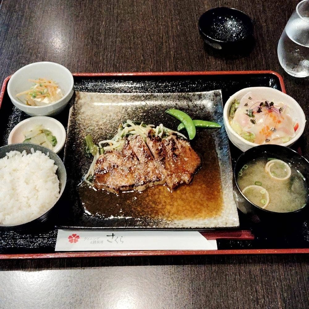 ダイニング＆鉄板焼 さくら