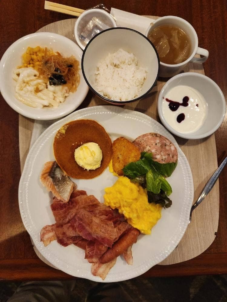 ロイヤルホスト 東新宿駅前店