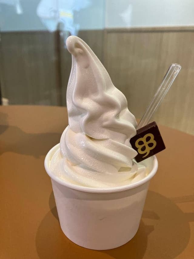 ミルク&パフェ よつ葉ホワイトコージ KITTE大阪店 - サブ画像2
