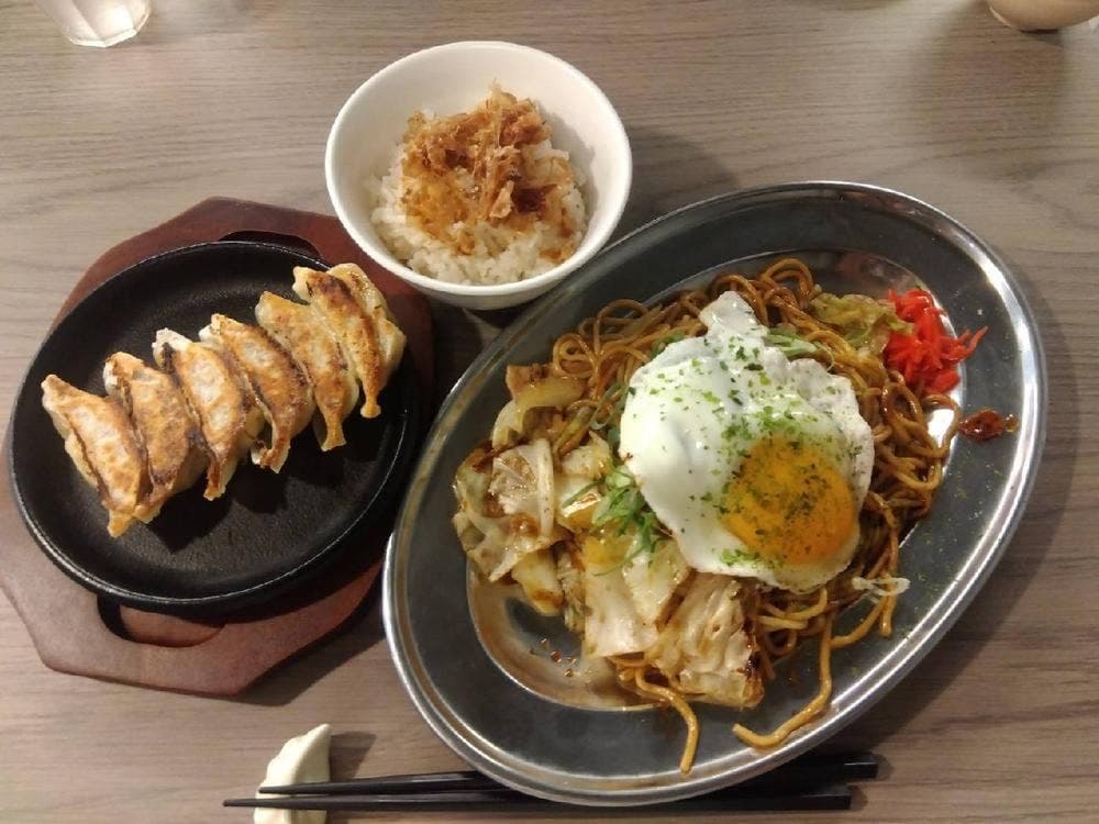 ヤキソバスタンドバイミーと餃子