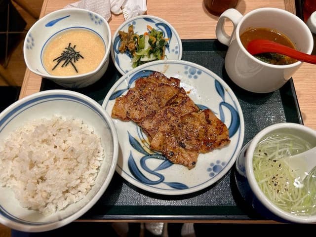 牛たんとろろ麦めし ねぎし サブナード店 - サブ画像2