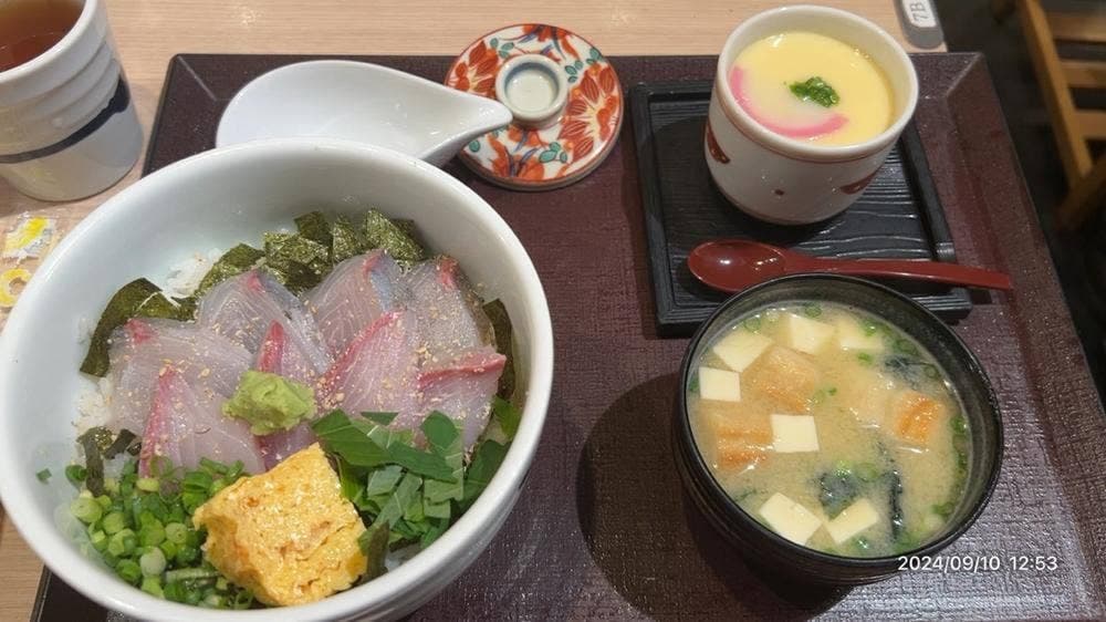 海鮮丼 日の出 博多デイトス店