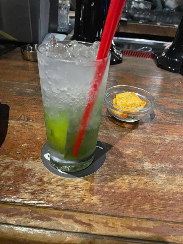 ダイニングダーツバーBee 新宿店 - サブ画像2