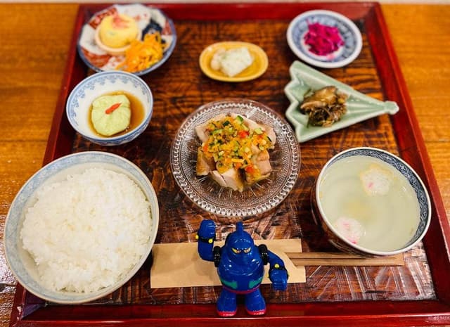 元町imari 骨董とカフェ - サブ画像1